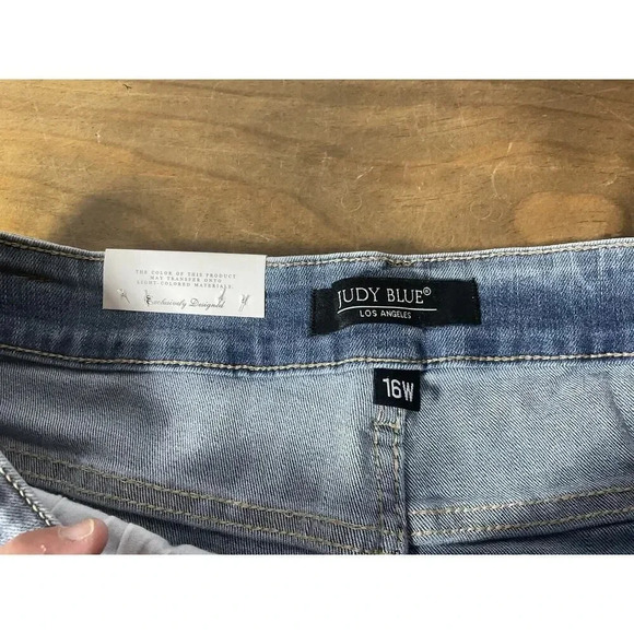 Judy Blue Boyfriend Fit Distressed Light Wash Jeans Size 16W JB82281 JS MD - Picture 6 of 12